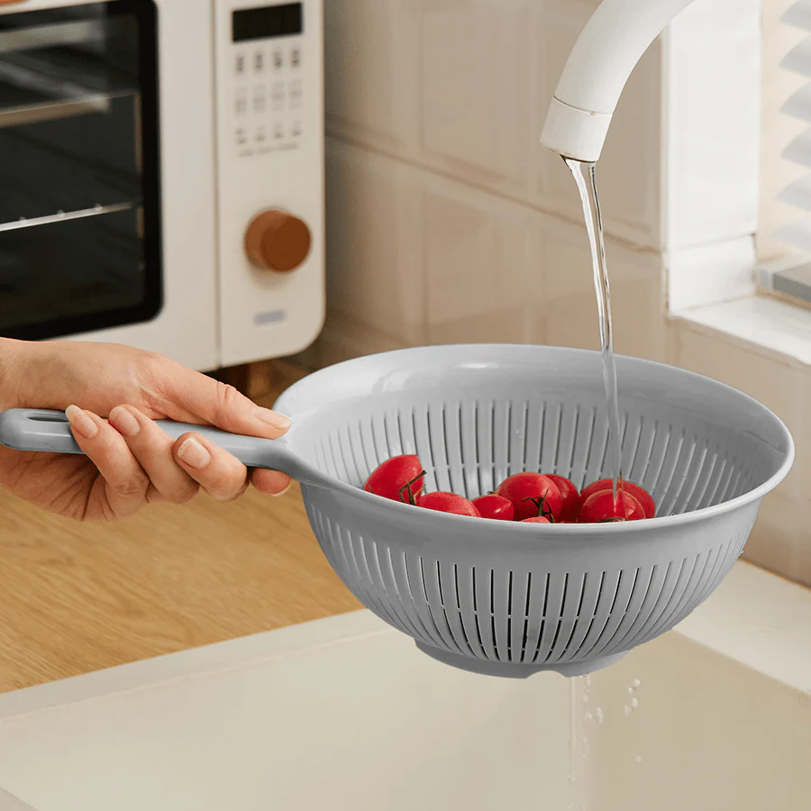 Lin Plastic Colander with Handle - Image 3