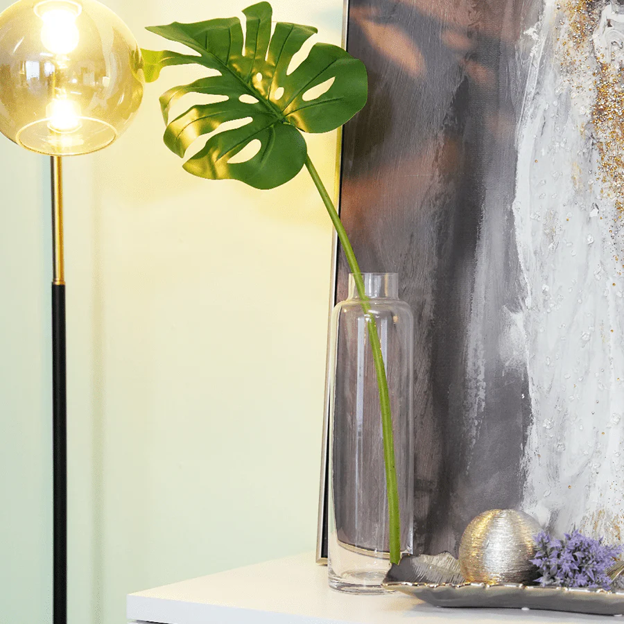 Radiance Clear Glass Vase - Image 4